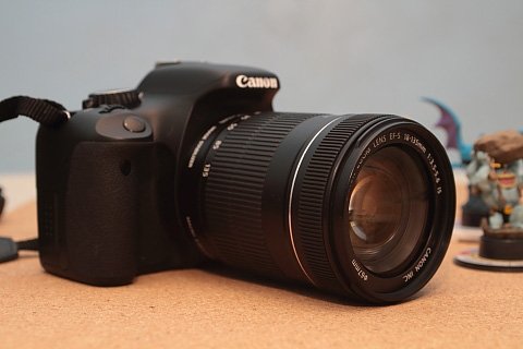 Продам Canon EOS 550D с китовым объективом 18-135 IS со стабилизатором изоб Продам Canon EOS 550D с китовым объективом 18-135 IS со стабилизатором изоб