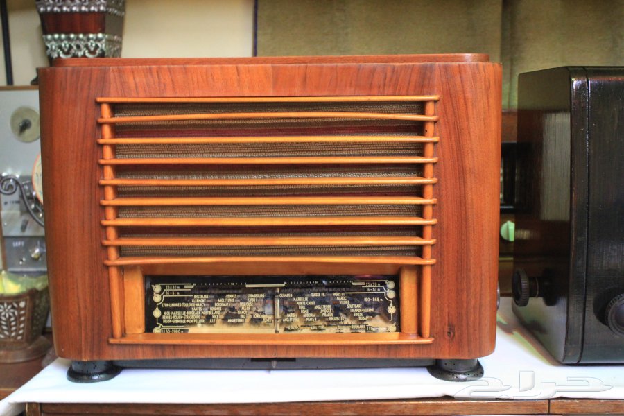 راديو خشب قديم